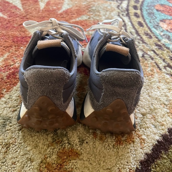 NEW BALANCE 327 size 6 - Picture 3 of 5